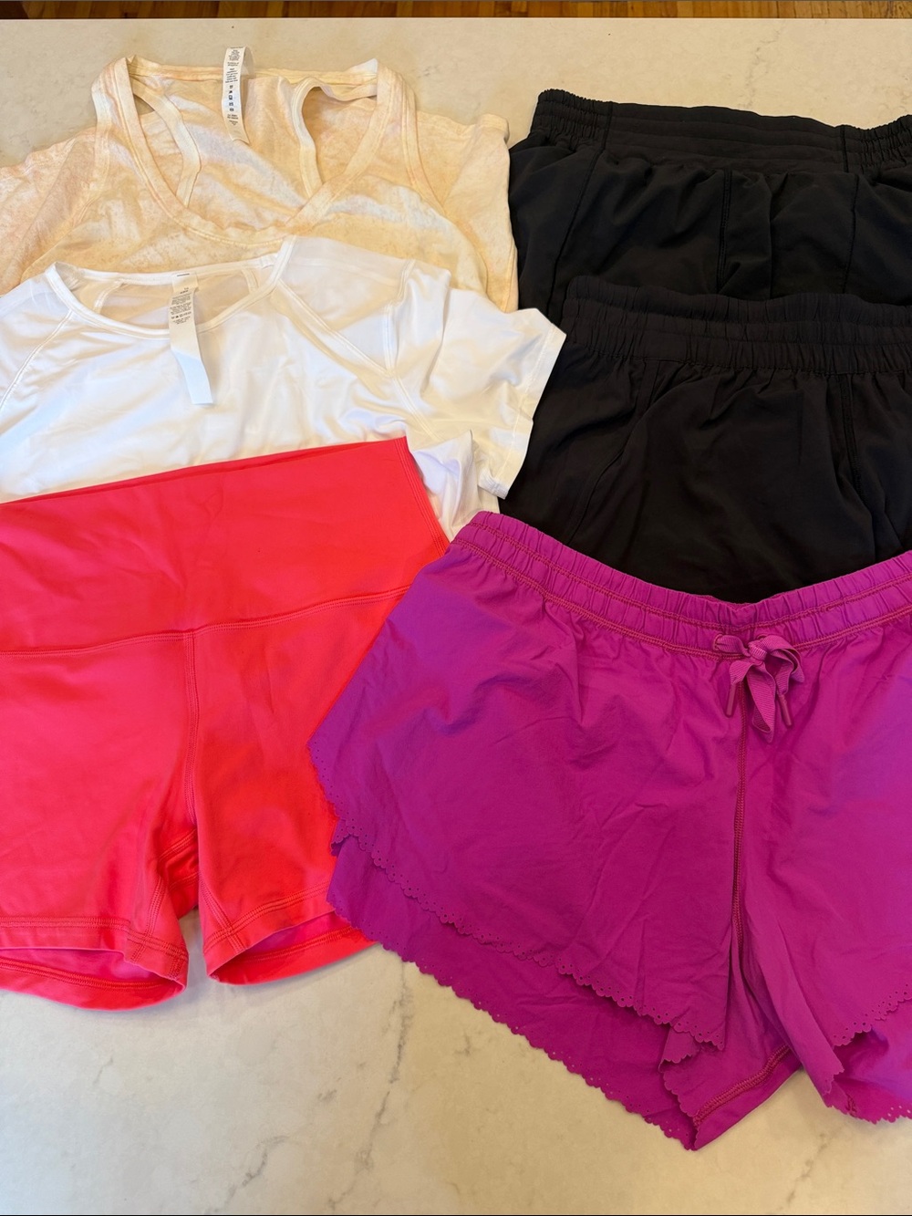 Lululemon bundle 4 shorts 2 tops size 10